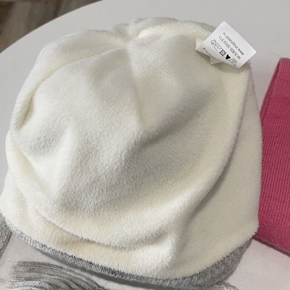 Girl’s winter hat and two scarfs set of 3 items - Picture 6 of 12